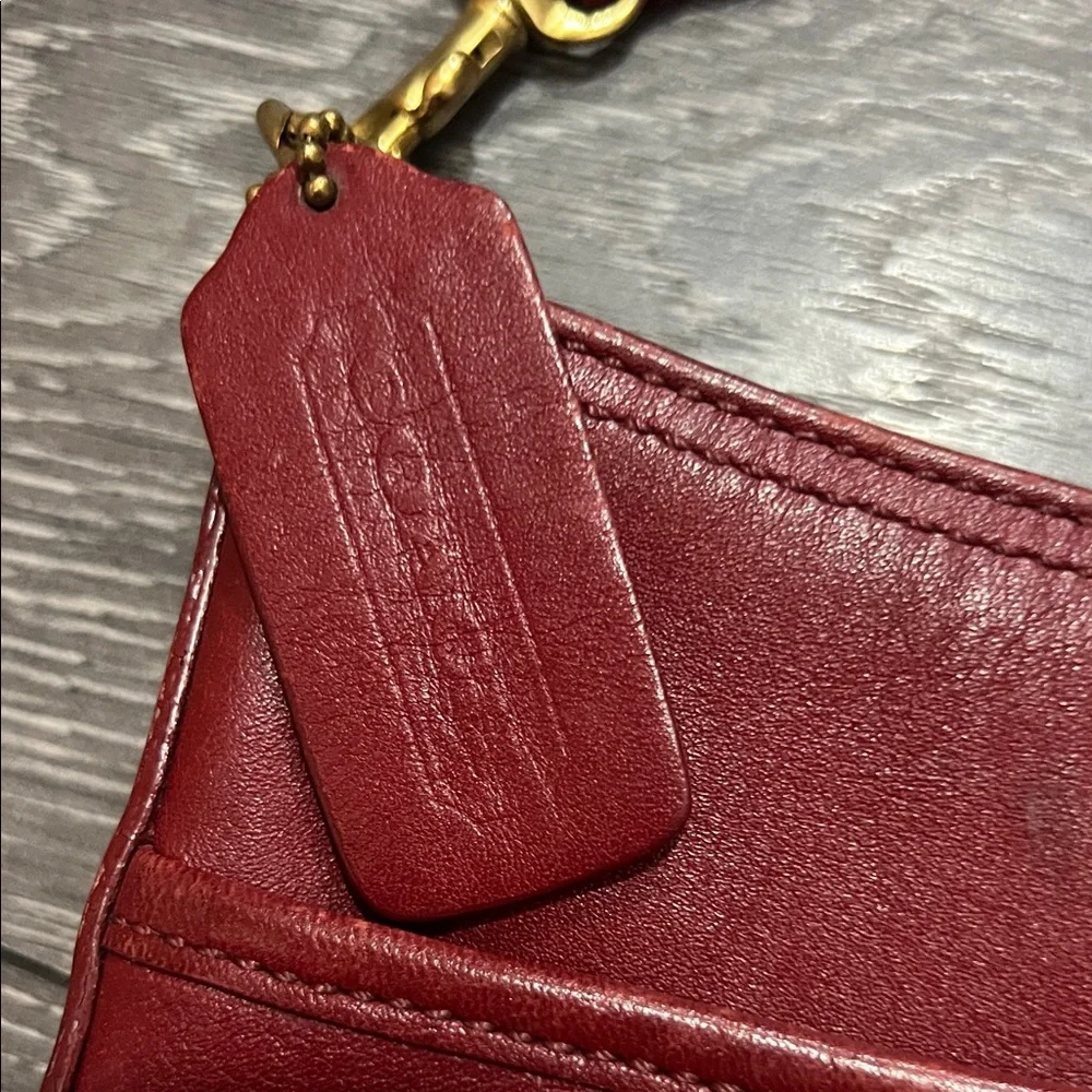 Chic Burgundy Leather Shoulder Bag - Picture 2 of 14